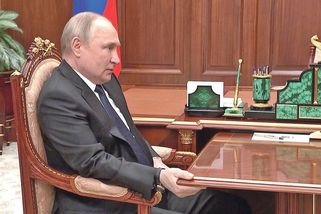 Ztuhlý Putin podnítil dohady o svém zdraví - Novinky